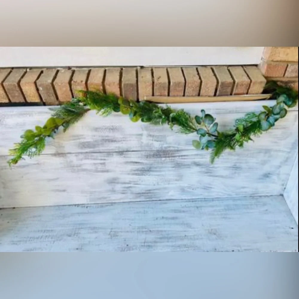 *Mistletoe Mix Artificial Garland